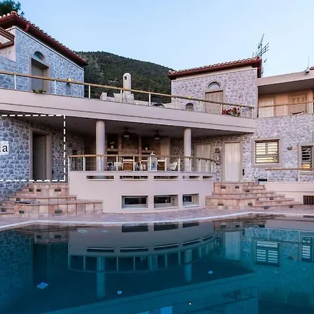 Epidavros - Elia Garden Retreat With Shared Pool شقة
