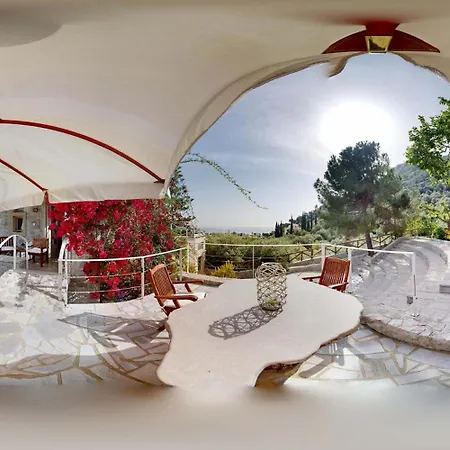 بيت للعطل Epidavros - Elia Garden Retreat With Shared Pool نيا إيبيدافروس
