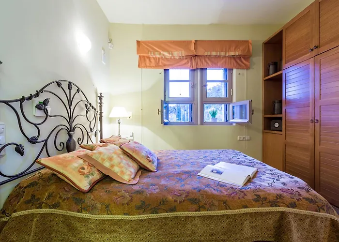 Epidavros Villas - Elia Garden Retreat With Shared Pool Nea Epidhavros